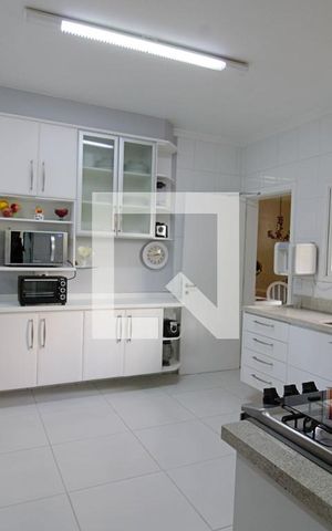 Apartamento à venda com 240m², 3 quartos e 4 vagas Apartamento à venda com 240m², 3 quartos e 4 vagasCozinha