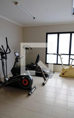 Apartamento à venda com 240m², 3 quartos e 4 vagas Apartamento à venda com 240m², 3 quartos e 4 vagasÁrea comum - Academia