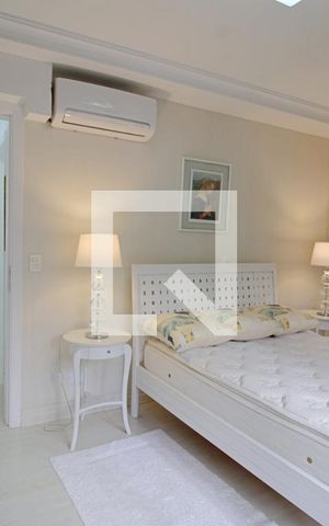 Apartamento à venda com 240m², 3 quartos e 4 vagas Apartamento à venda com 240m², 3 quartos e 4 vagasSuíte 2