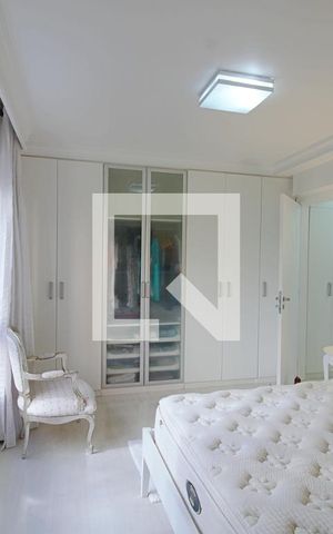 Apartamento à venda com 240m², 3 quartos e 4 vagas Apartamento à venda com 240m², 3 quartos e 4 vagasSuíte 2