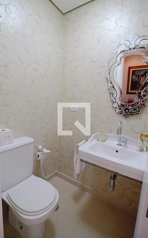 Apartamento à venda com 240m², 3 quartos e 4 vagas Apartamento à venda com 240m², 3 quartos e 4 vagas Lavabo