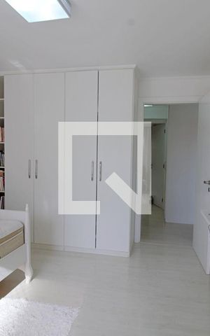 Apartamento à venda com 240m², 3 quartos e 4 vagas Apartamento à venda com 240m², 3 quartos e 4 vagasSuíte 1