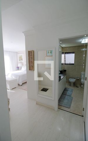 Apartamento à venda com 240m², 3 quartos e 4 vagas Apartamento à venda com 240m², 3 quartos e 4 vagasSuíte 3