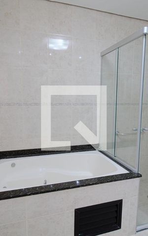 Apartamento à venda com 240m², 3 quartos e 4 vagas Apartamento à venda com 240m², 3 quartos e 4 vagasBanheiro da Suíte 3