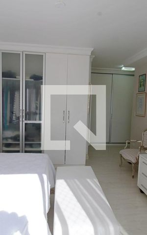 Apartamento à venda com 240m², 3 quartos e 4 vagas Apartamento à venda com 240m², 3 quartos e 4 vagasSuíte 3