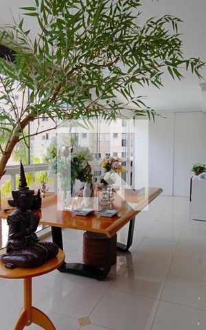 Apartamento à venda com 240m², 3 quartos e 4 vagas Apartamento à venda com 240m², 3 quartos e 4 vagasVaranda da Sala