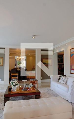Apartamento à venda com 240m², 3 quartos e 4 vagas Apartamento à venda com 240m², 3 quartos e 4 vagasSala