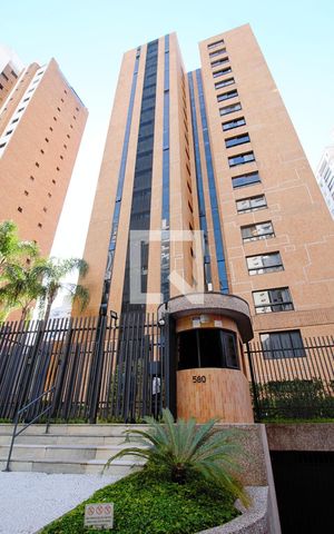 Apartamento à venda com 240m², 3 quartos e 4 vagas Apartamento à venda com 240m², 3 quartos e 4 vagasFachada e portaria