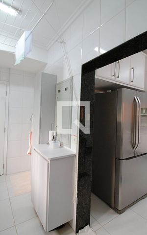 Apartamento à venda com 240m², 3 quartos e 4 vagas Apartamento à venda com 240m², 3 quartos e 4 vagasÁrea de Serviço