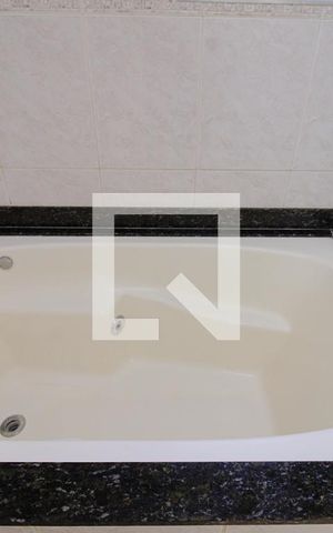 Apartamento à venda com 240m², 3 quartos e 4 vagas Apartamento à venda com 240m², 3 quartos e 4 vagasBanheiro da Suíte 2