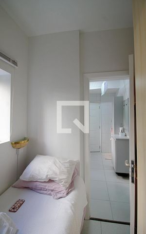 Apartamento à venda com 240m², 3 quartos e 4 vagas Apartamento à venda com 240m², 3 quartos e 4 vagasQuarto de Serviço