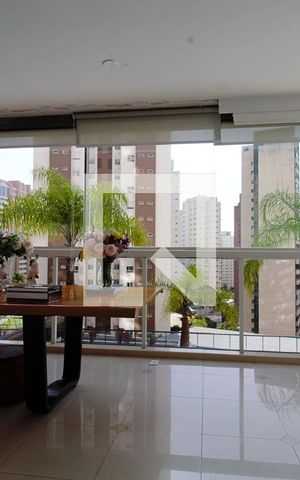 Apartamento à venda com 240m², 3 quartos e 4 vagas Apartamento à venda com 240m², 3 quartos e 4 vagasVaranda da Sala