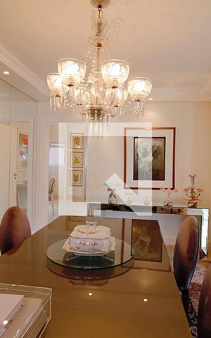 Apartamento à venda com 240m², 3 quartos e 4 vagas Apartamento à venda com 240m², 3 quartos e 4 vagasSala de Jantar