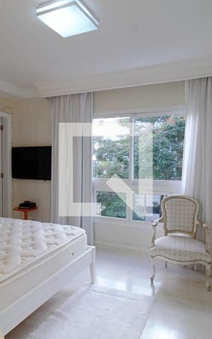 Apartamento à venda com 240m², 3 quartos e 4 vagas Apartamento à venda com 240m², 3 quartos e 4 vagasSuíte 2