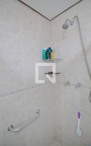 Apartamento à venda com 240m², 3 quartos e 4 vagas Apartamento à venda com 240m², 3 quartos e 4 vagasBanheiro da Suíte 3