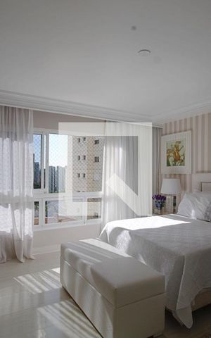 Apartamento à venda com 240m², 3 quartos e 4 vagas Apartamento à venda com 240m², 3 quartos e 4 vagasSuíte 3