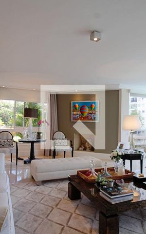 Apartamento à venda com 240m², 3 quartos e 4 vagas Apartamento à venda com 240m², 3 quartos e 4 vagasSala