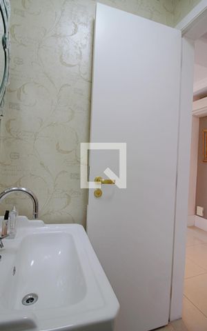 Apartamento à venda com 240m², 3 quartos e 4 vagas Apartamento à venda com 240m², 3 quartos e 4 vagas Lavabo