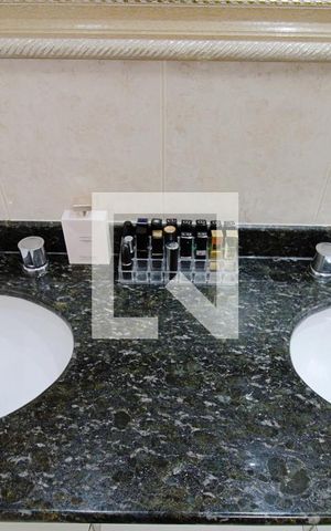 Apartamento à venda com 240m², 3 quartos e 4 vagas Apartamento à venda com 240m², 3 quartos e 4 vagasBanheiro da Suíte 3