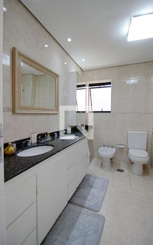 Apartamento à venda com 240m², 3 quartos e 4 vagas Apartamento à venda com 240m², 3 quartos e 4 vagasBanheiro da Suíte 3