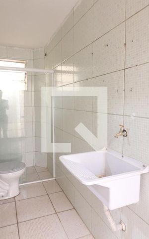 Casa de condomínio para alugar com 73m², 1 quarto e sem vagaBanheiro 