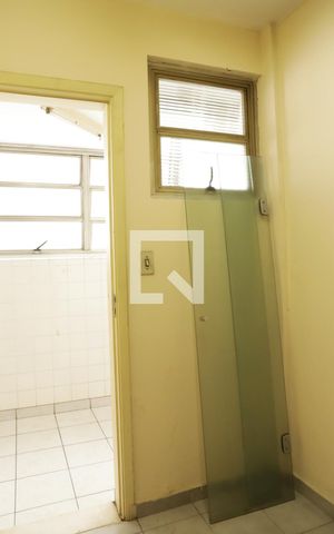 Apartamento à venda com 284m², 3 quartos e 3 vagas Apartamento à venda com 284m², 3 quartos e 3 vagasQuarto de Serviço