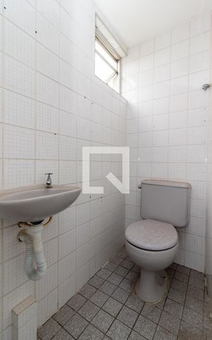 Apartamento à venda com 70m², 2 quartos e 2 vagas Apartamento à venda com 70m², 2 quartos e 2 vagasBanheiro de Serviço