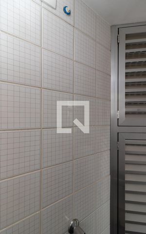 Apartamento à venda com 70m², 2 quartos e 2 vagas Apartamento à venda com 70m², 2 quartos e 2 vagasBanheiro de Serviço