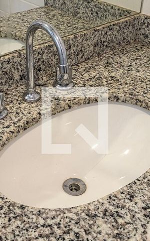 Apartamento para alugar com 73m², 2 quartos e 2 vagas Apartamento para alugar com 73m², 2 quartos e 2 vagasBanheiro