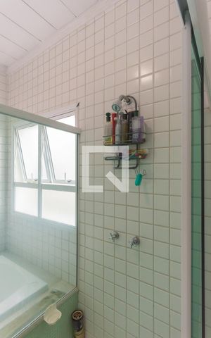 Casa de condomínio para alugar com 234m², 3 quartos e 2 vagas Casa de condomínio para alugar com 234m², 3 quartos e 2 vagasBanheiro da Suíte