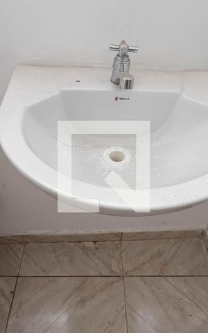 Casa à venda com 40m², 1 quarto e sem vaga Casa à venda com 40m², 1 quarto e sem vagaBanheiro