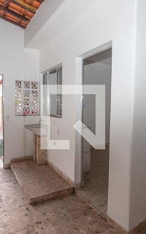 Casa à venda com 40m², 1 quarto e sem vaga Casa à venda com 40m², 1 quarto e sem vagaSala