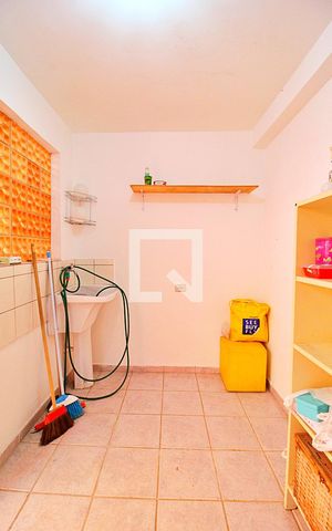 Casa de condomínio à venda com 170m², 2 quartos e 1 vagaÁrea de Serviço