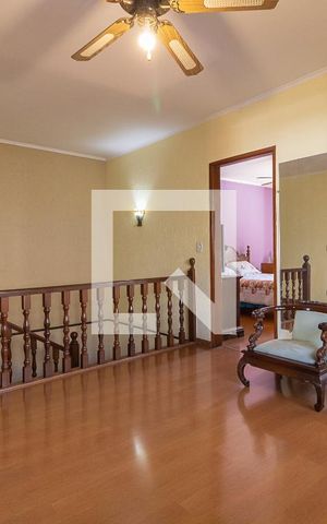 Casa à venda com 250m², 3 quartos e 3 vagas Casa à venda com 250m², 3 quartos e 3 vagasHall dos Quartos
