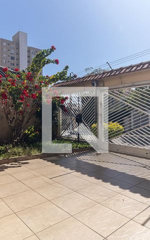 Casa à venda com 250m², 3 quartos e 3 vagas Casa à venda com 250m², 3 quartos e 3 vagasGaragem