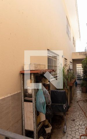 Casa à venda com 250m², 3 quartos e 3 vagas Casa à venda com 250m², 3 quartos e 3 vagasCorredor Lateral