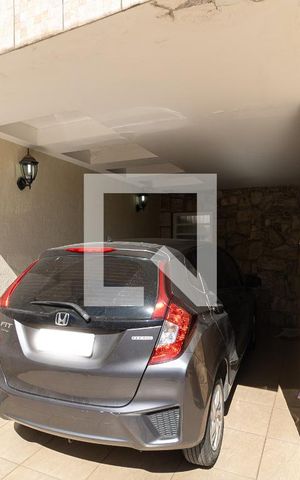 Casa à venda com 250m², 3 quartos e 3 vagas Casa à venda com 250m², 3 quartos e 3 vagasGaragem Coberta