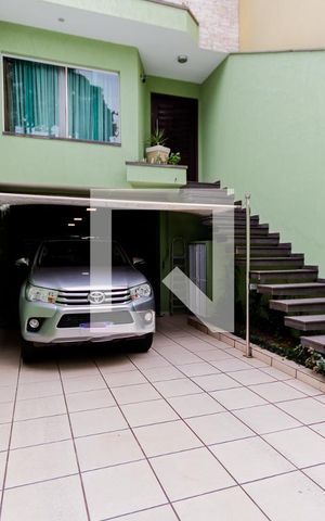 Casa à venda com 320m², 4 quartos e 4 vagas Casa à venda com 320m², 4 quartos e 4 vagasGaragem