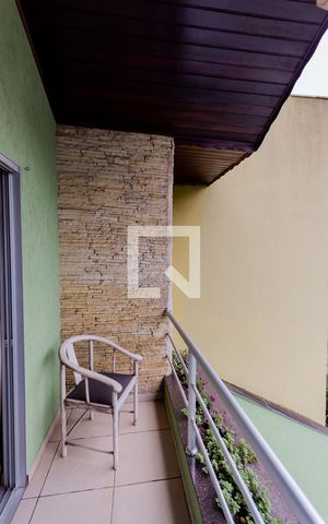 Casa à venda com 320m², 4 quartos e 4 vagas Casa à venda com 320m², 4 quartos e 4 vagasVaranda da Suíte 3