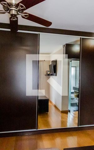 Casa à venda com 320m², 4 quartos e 4 vagas Casa à venda com 320m², 4 quartos e 4 vagasArmário