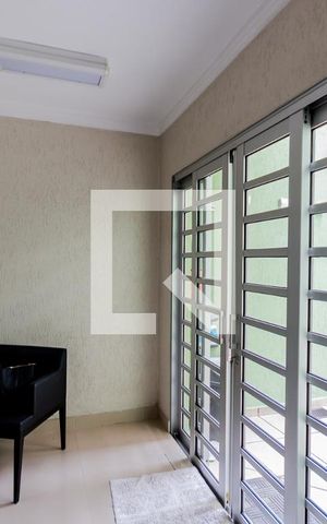 Casa à venda com 320m², 4 quartos e 4 vagas Casa à venda com 320m², 4 quartos e 4 vagasÁrea de Serviço