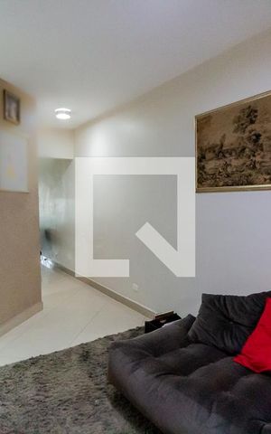 Casa à venda com 320m², 4 quartos e 4 vagas Casa à venda com 320m², 4 quartos e 4 vagasHall