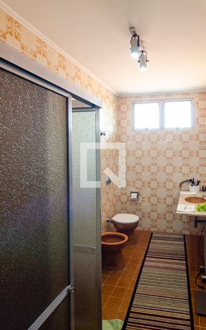 Casa à venda com 500m², 3 quartos e 2 vagas Casa à venda com 500m², 3 quartos e 2 vagasBanheiro Social