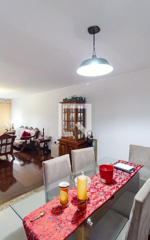Casa à venda com 500m², 3 quartos e 2 vagas Casa à venda com 500m², 3 quartos e 2 vagasSala