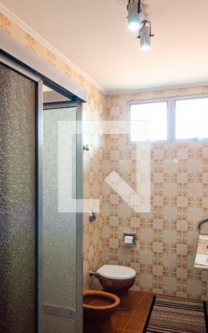Casa à venda com 500m², 3 quartos e 2 vagas Casa à venda com 500m², 3 quartos e 2 vagasBanheiro Social
