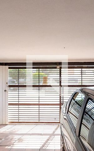 Casa à venda com 500m², 3 quartos e 2 vagas Casa à venda com 500m², 3 quartos e 2 vagasGaragem