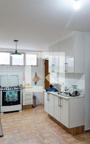 Casa à venda com 500m², 3 quartos e 2 vagas Casa à venda com 500m², 3 quartos e 2 vagasCozinha