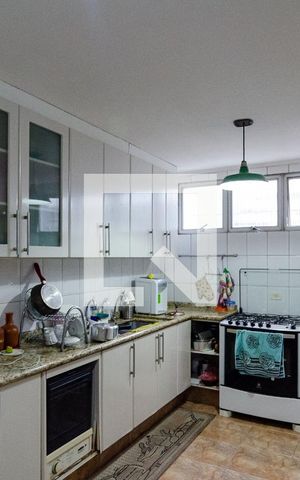 Casa à venda com 500m², 3 quartos e 2 vagas Casa à venda com 500m², 3 quartos e 2 vagasCozinha