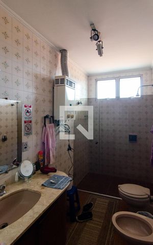 Casa à venda com 500m², 3 quartos e 2 vagas Casa à venda com 500m², 3 quartos e 2 vagasBanheiro da Suíte