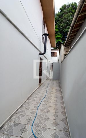 Casa à venda com 500m², 3 quartos e 2 vagas Casa à venda com 500m², 3 quartos e 2 vagasCorredor